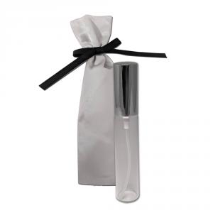 高级质感银色丝绸小袋附15ml 携带式银色喷雾圆柱玻璃空瓶